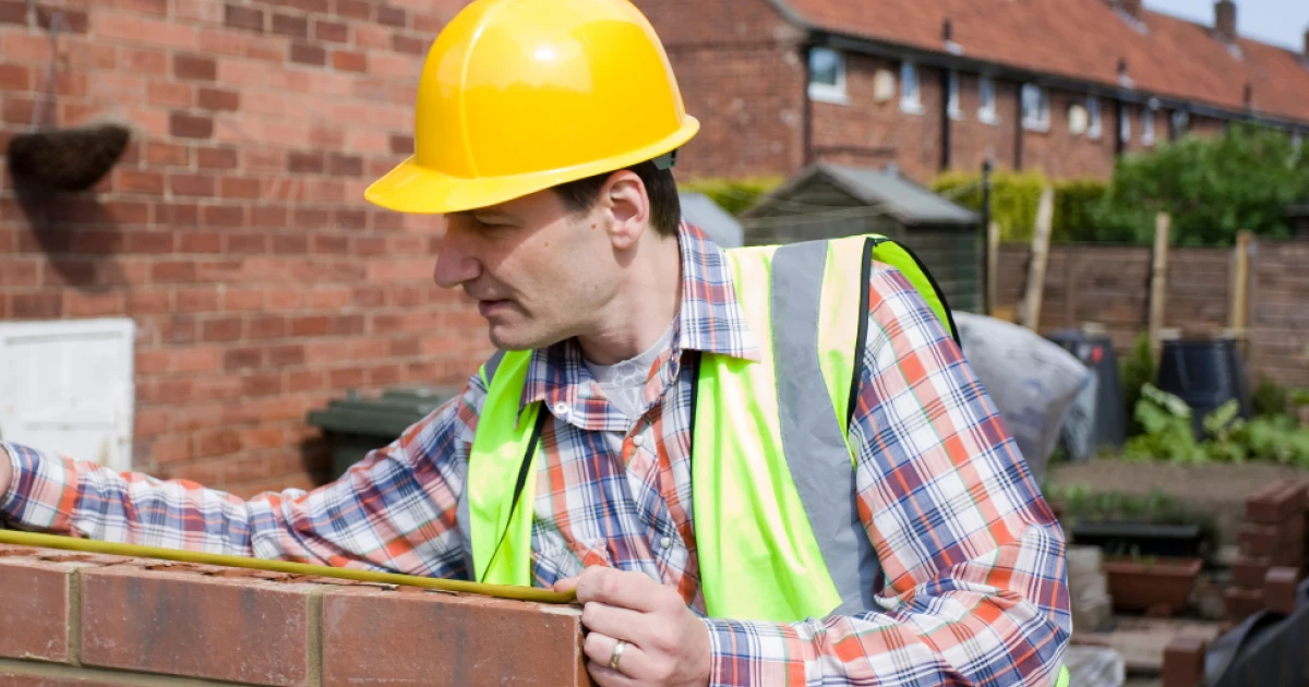 How UK Builders Can Win More Projects with Online Listings