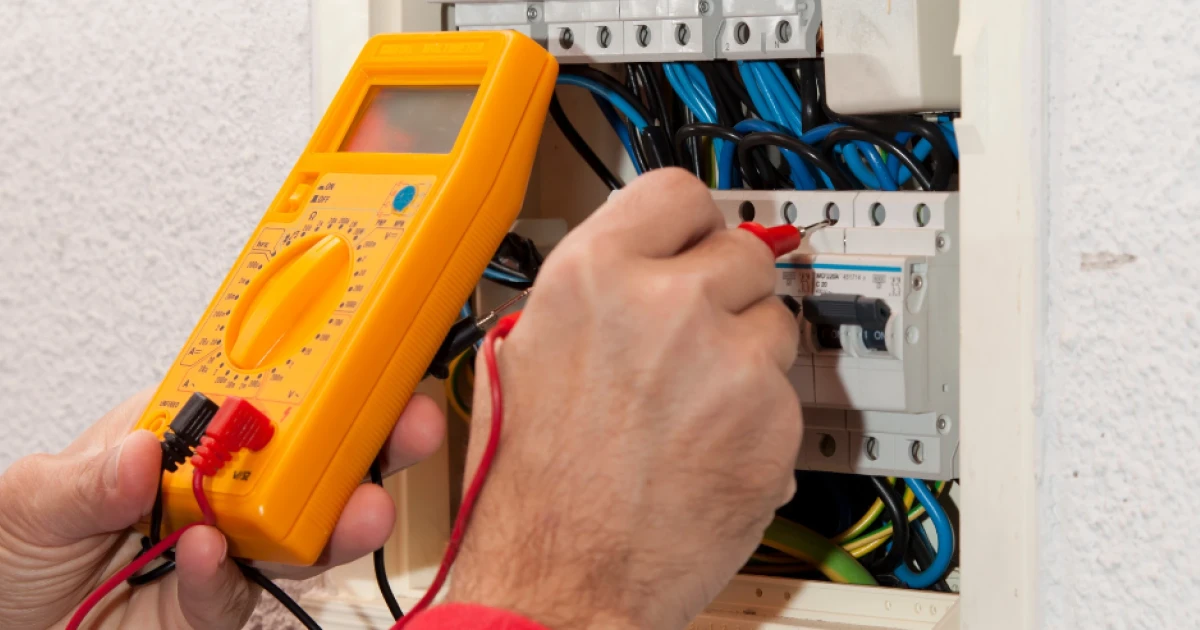 How UK Electricians Can Get Paid Faster With Professional Quotes and Invoicing